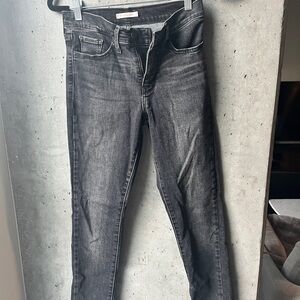 Levi’s mid rise skinny jeans